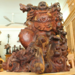 Tượng Gỗ di lạc vác cành đào