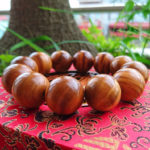 vòng tay gỗ bách xanh