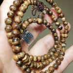 vòng tay trầm hương tràng 108 hạt cuốn tay